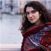 Studentessa di Illustrazione impartisce lezioni di disegno e di pittura